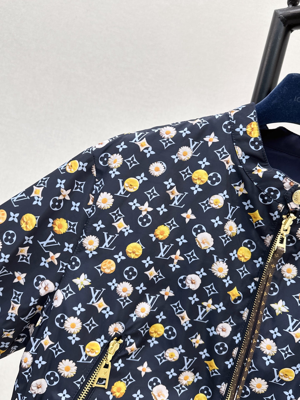256NE100U Popular  Coats(for two-way wear.)