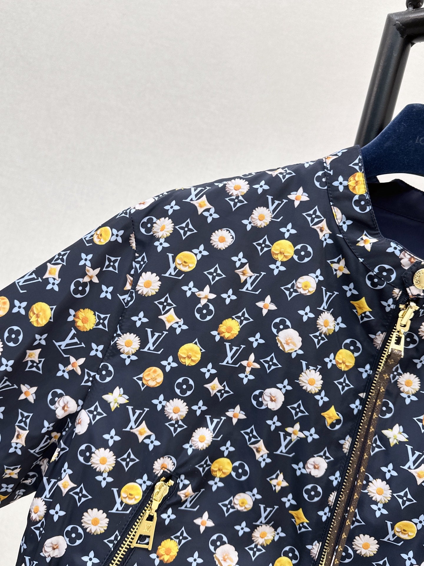 256NE100U Popular  Coats(for two-way wear.)