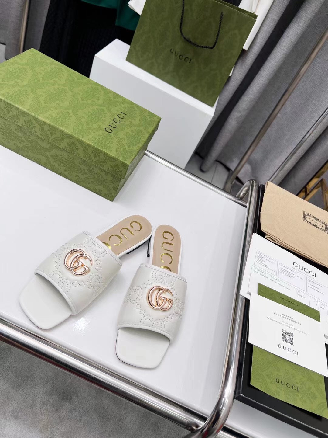 Z2X66B49 Popular high-quality leather slippers