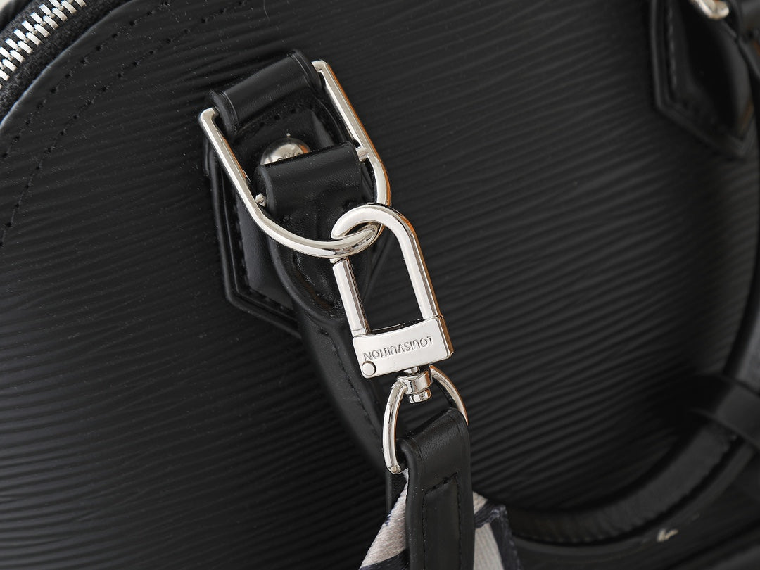 146PE102B Popular leather bag