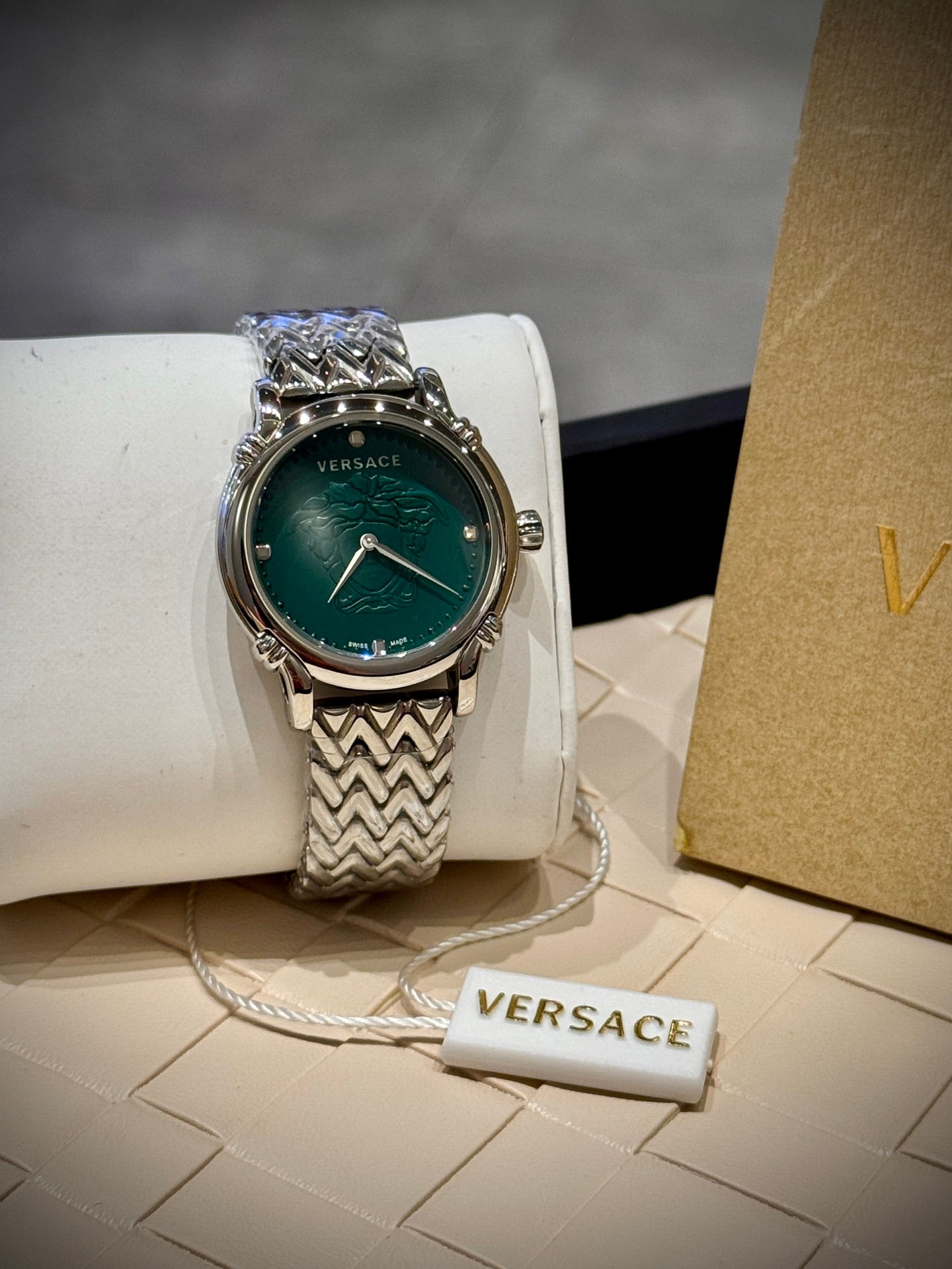 136RV76L Popular Watches