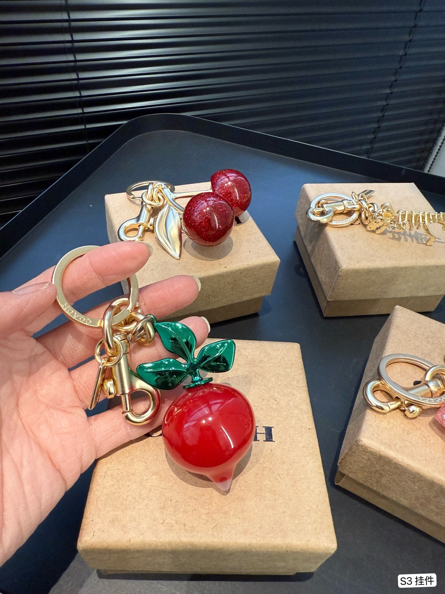 35ZB40A Popular bag 's charms accessories
