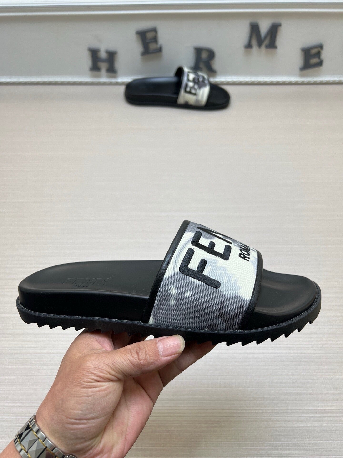 54F24Z Popular slippers