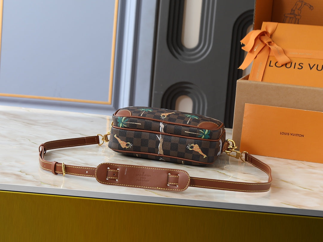 146PE109B Popular leather bag
