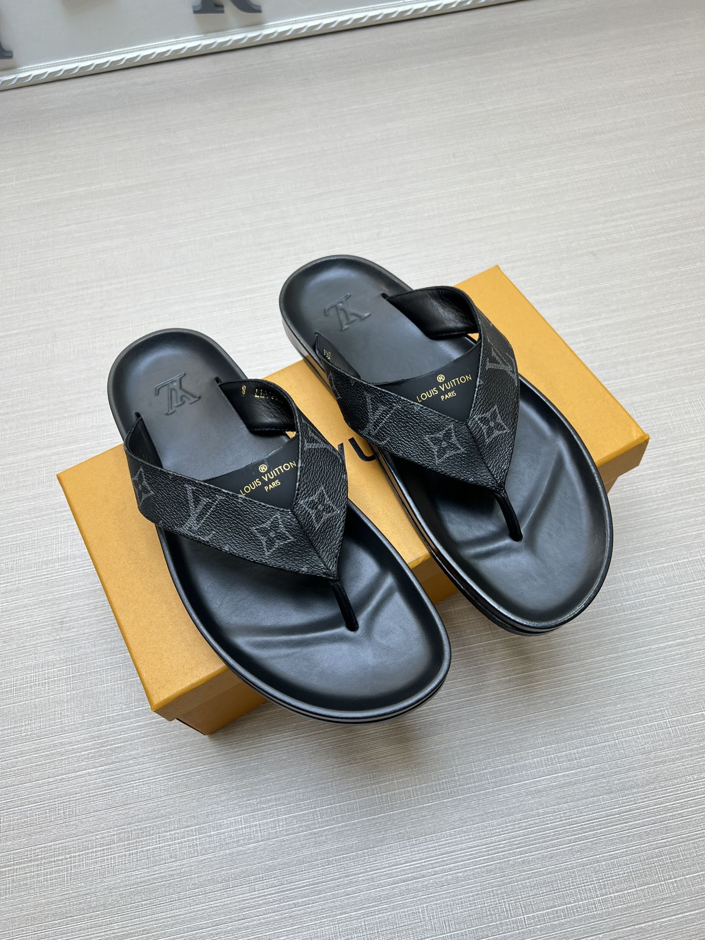 54E85Z Popular slippers