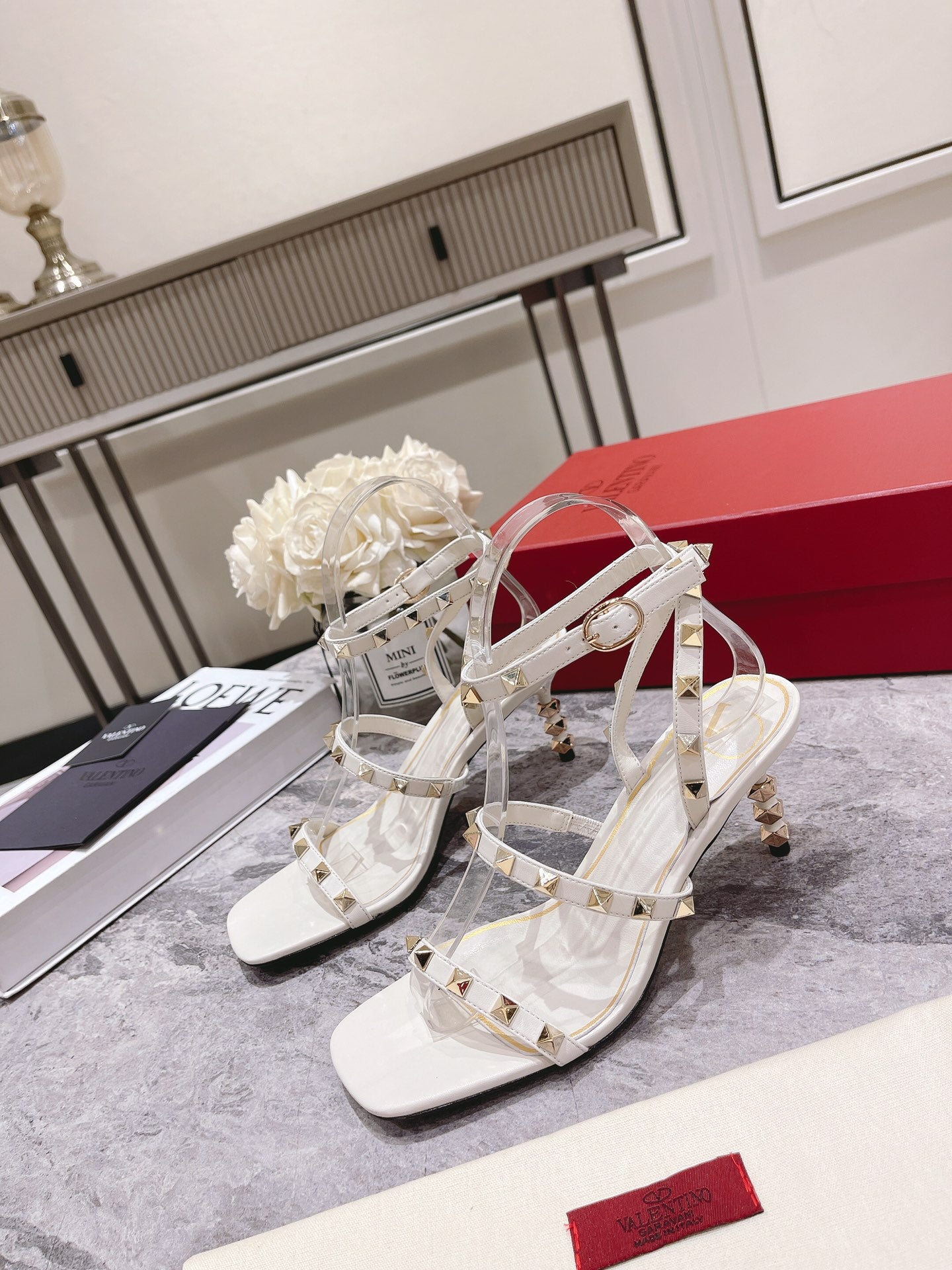 255QVL54Z Popular leather High heels
