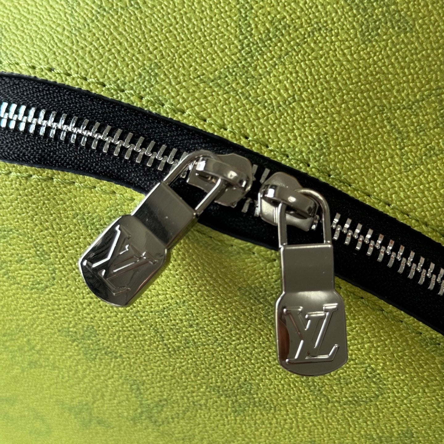 B1X66E3 Popular leather bag
