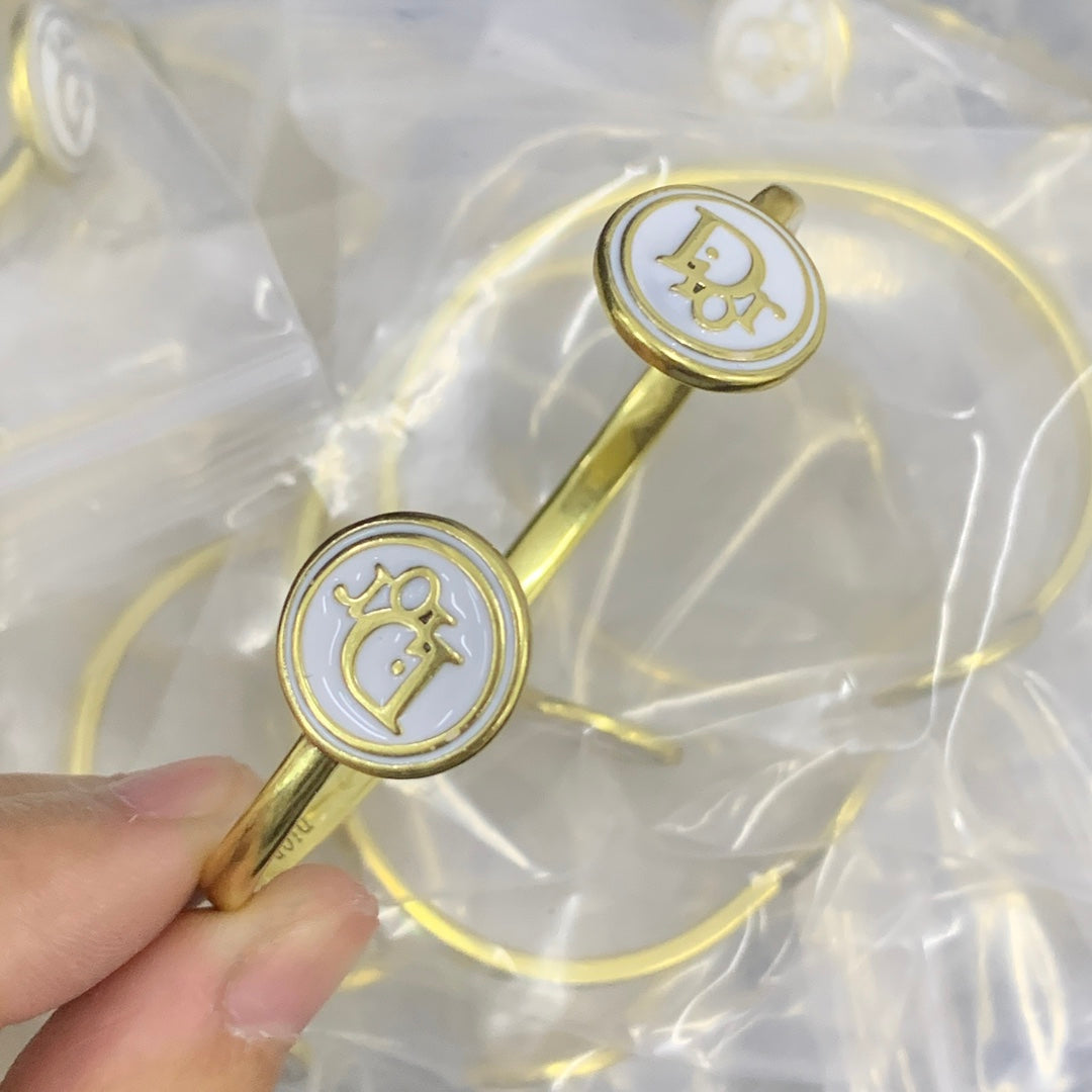 15QVD28K  Popular Bracelets