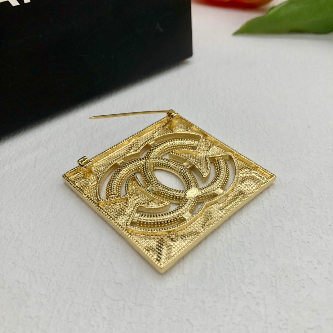 14C885X    Popular Brooch