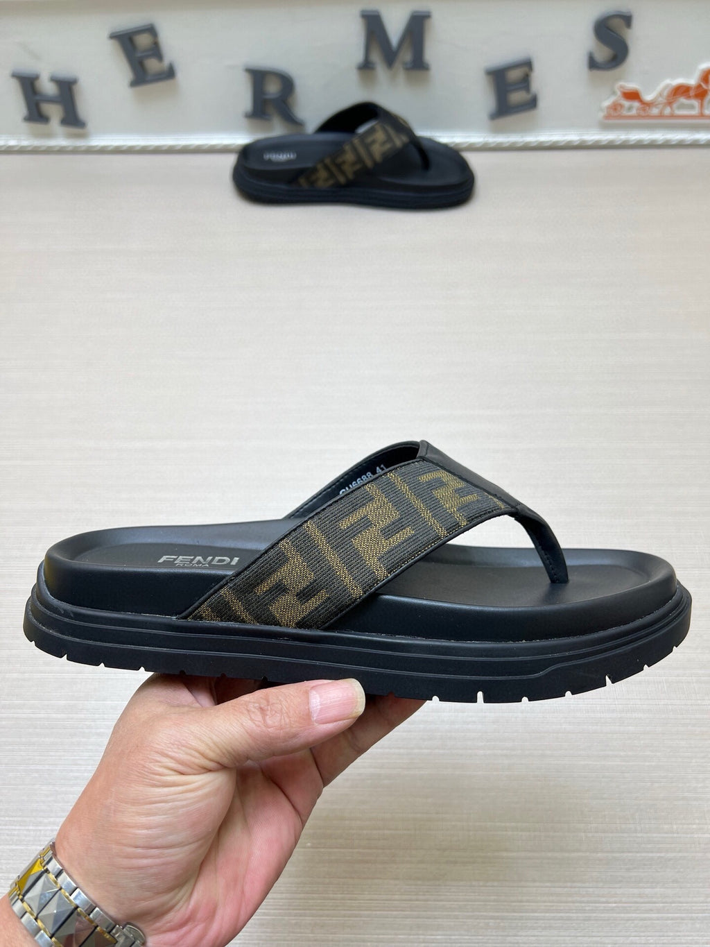 5LF222Z Popular Slippers