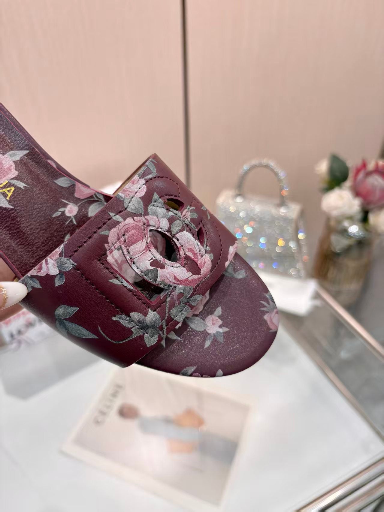 Z2X66A43 Popular high-quality leather slippers