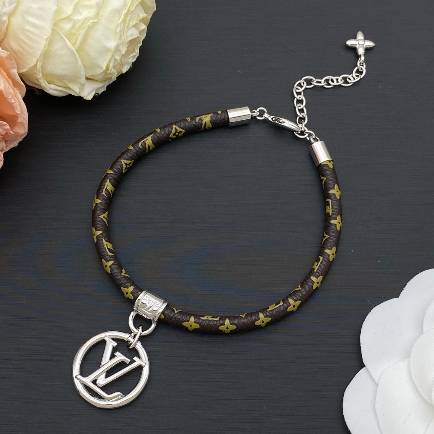 136NE83X Popular  Bracelets
