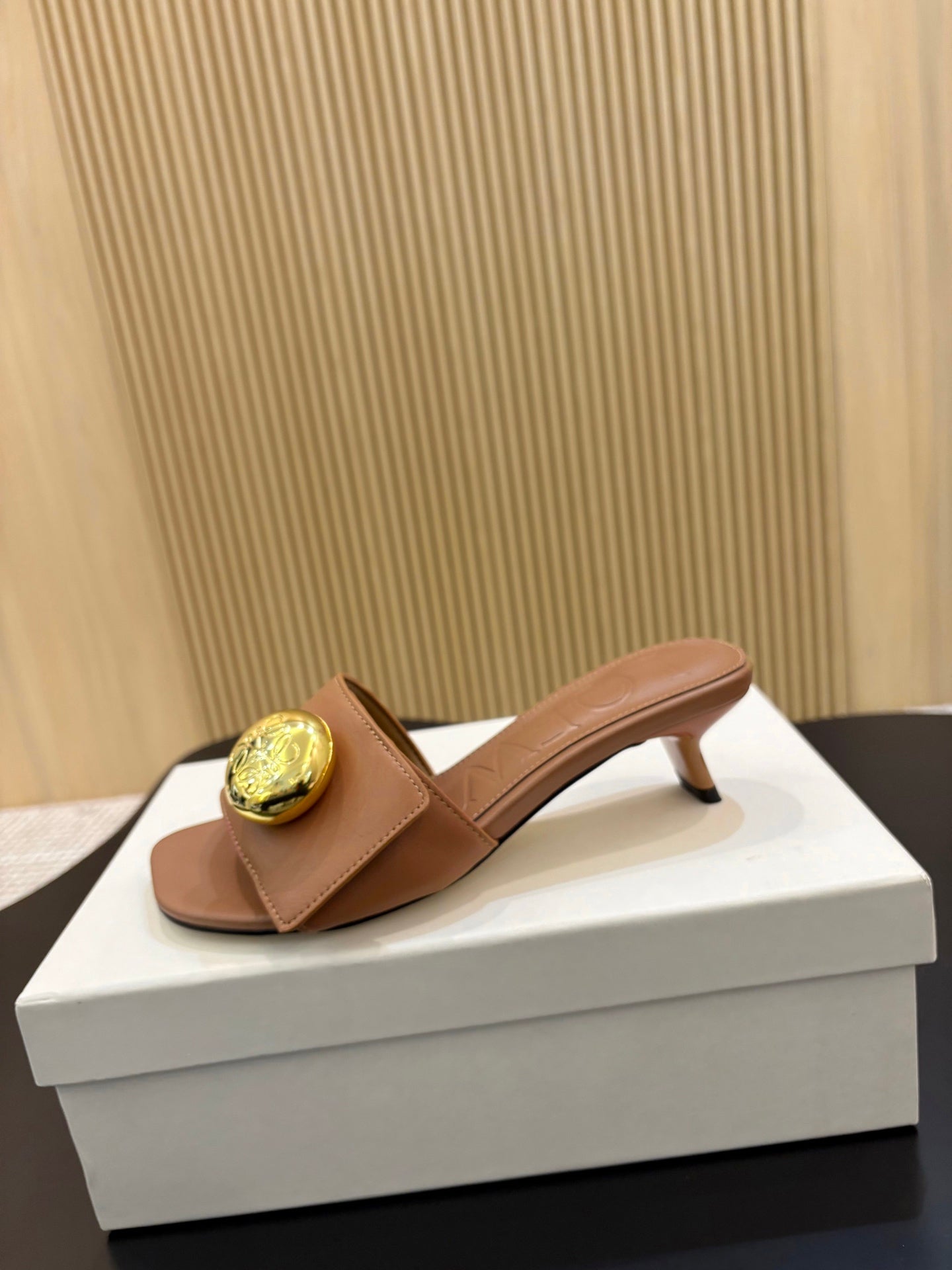 Z2X66V16 Popular high-quality leather Shoes