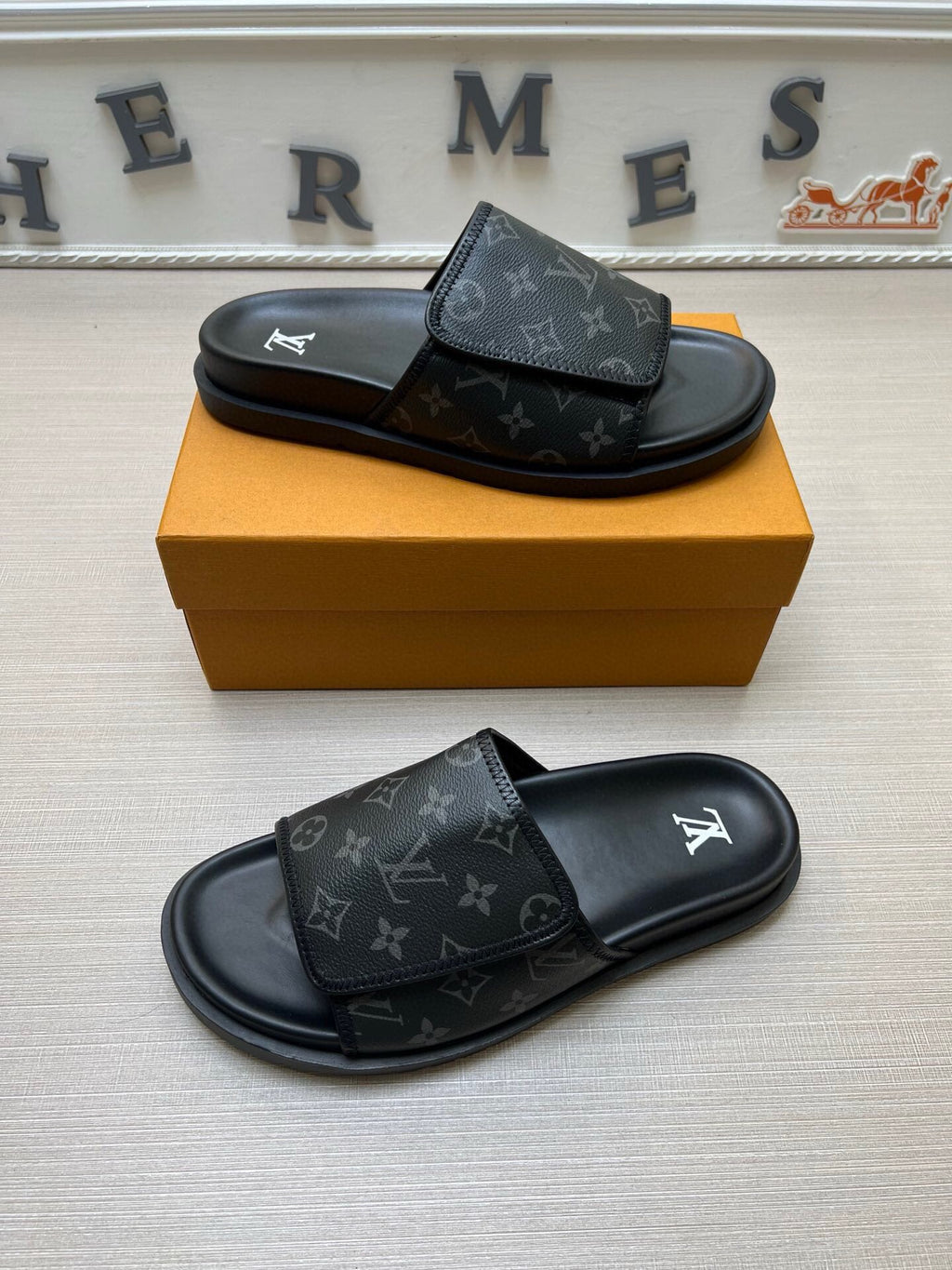 5WE245Z Popular Slippers