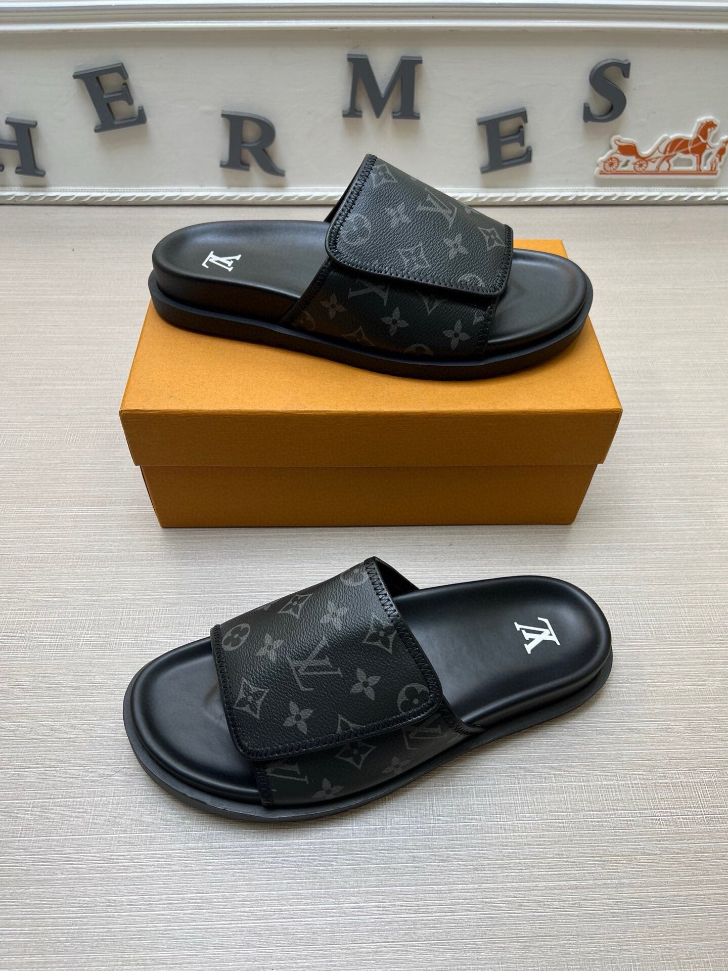 5WE245Z Popular Slippers