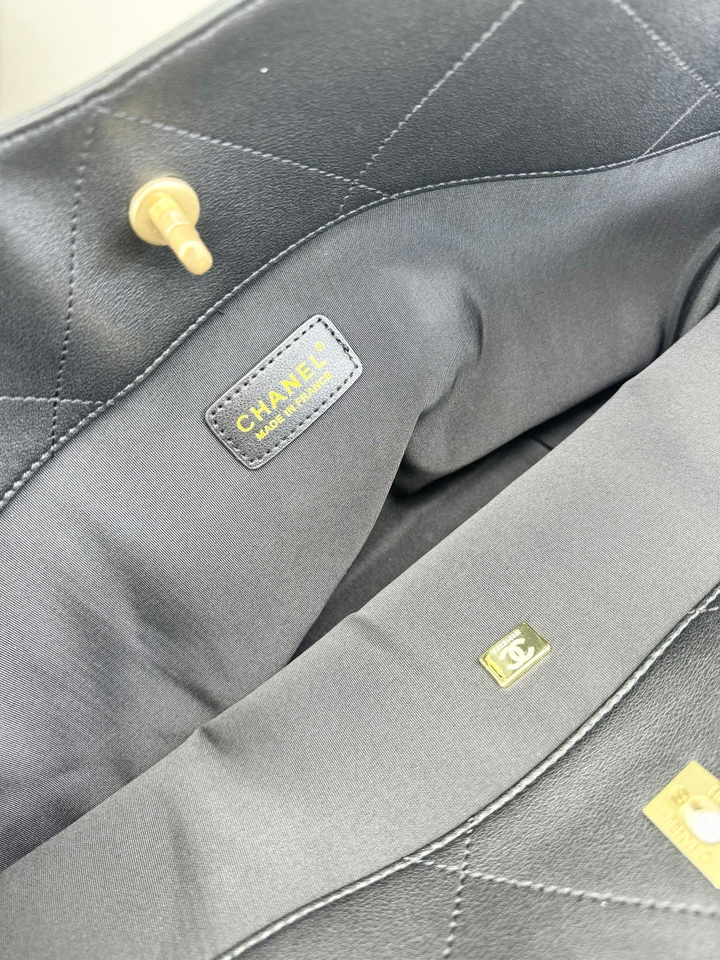 146PC11B Popular leather bag