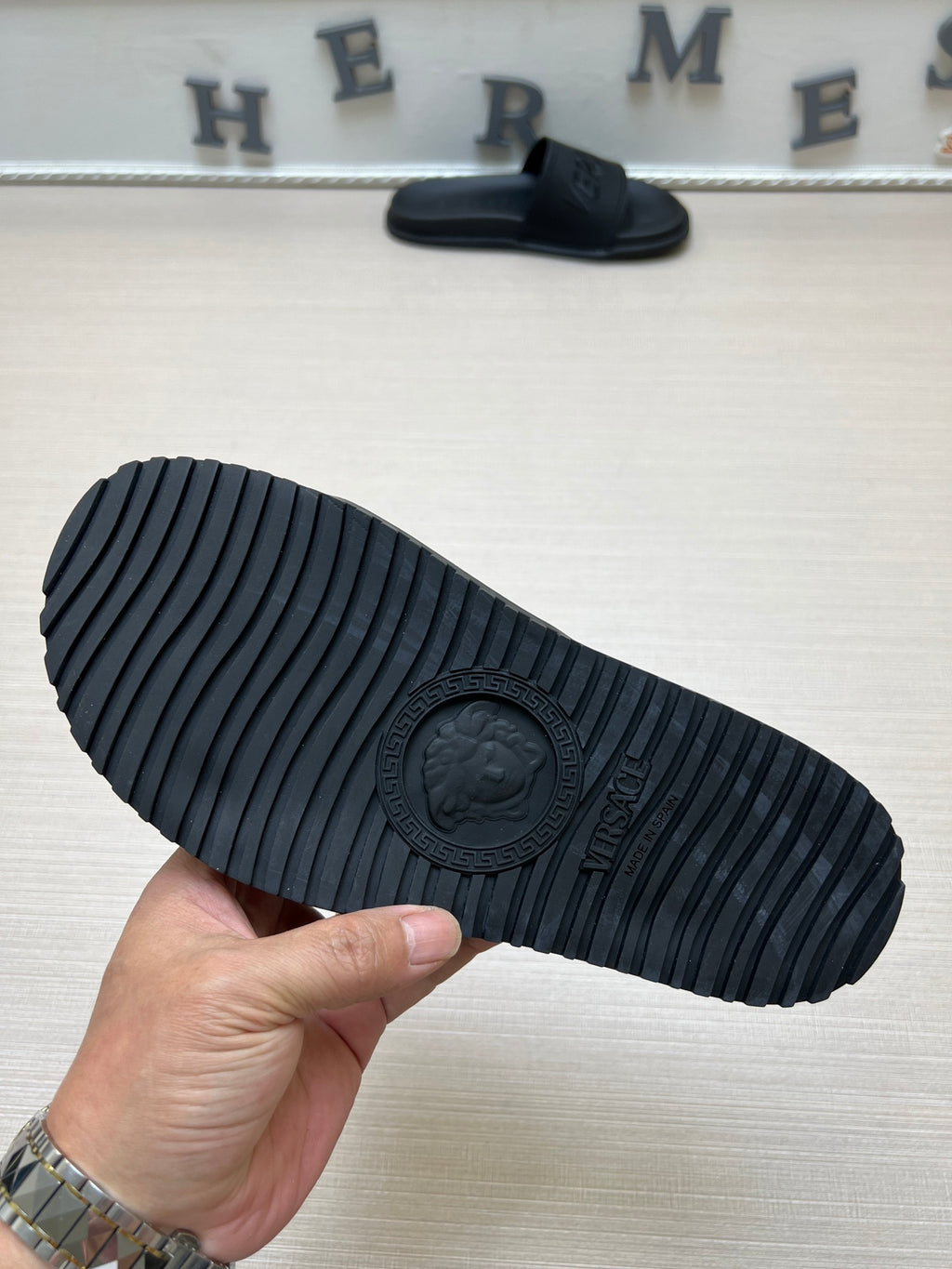 54V54Z Popular slippers