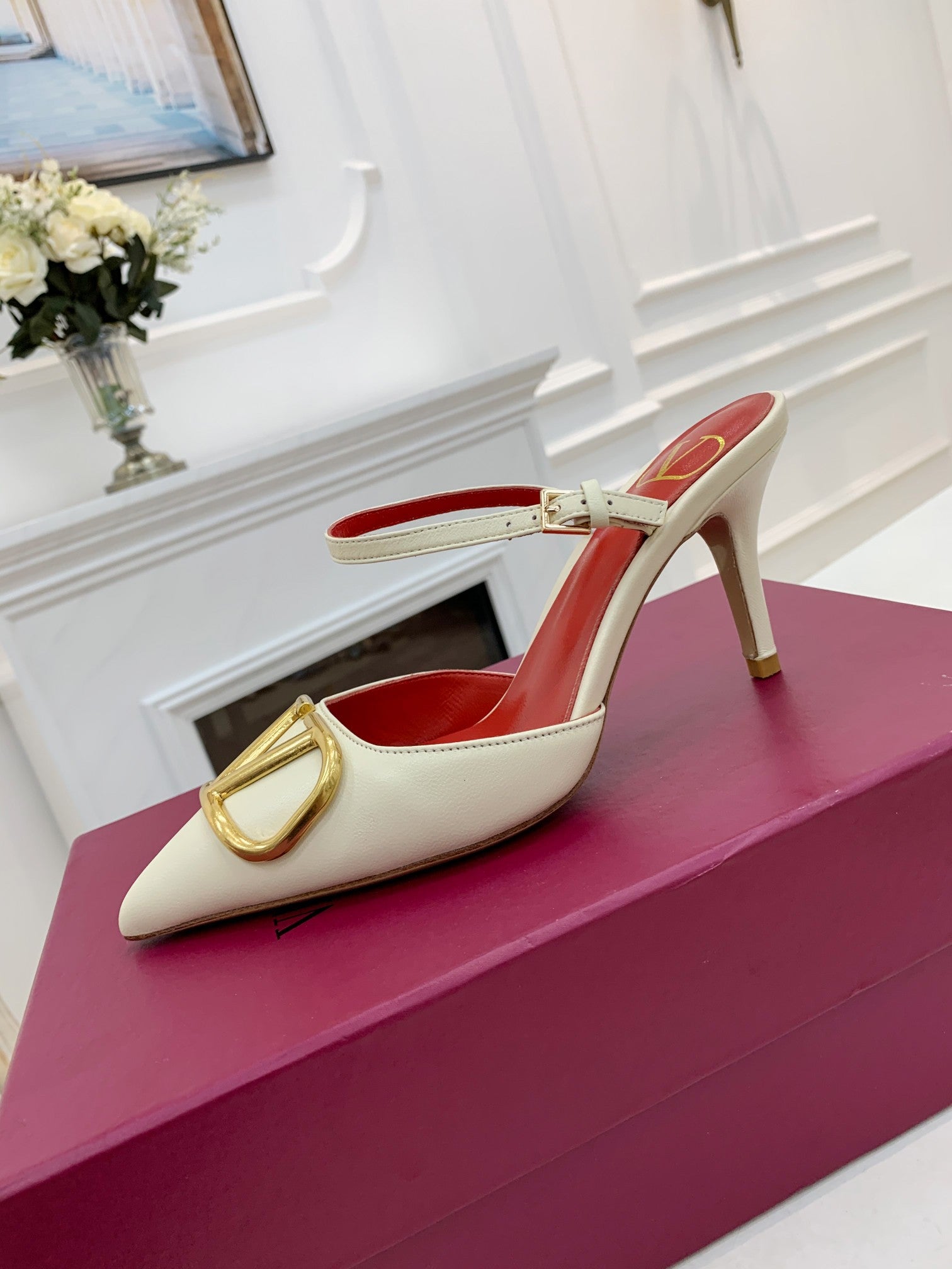 2YVL28Z Popular leather  High heels