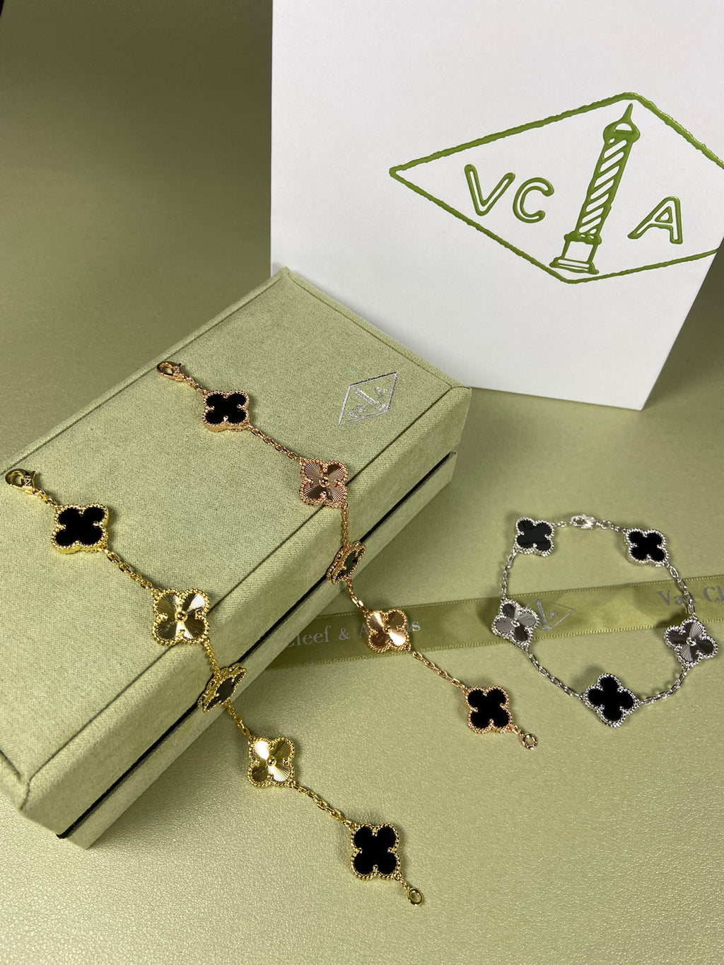 5XVA181K  Popular bracelets  5 flowers normal size1.5cm flower