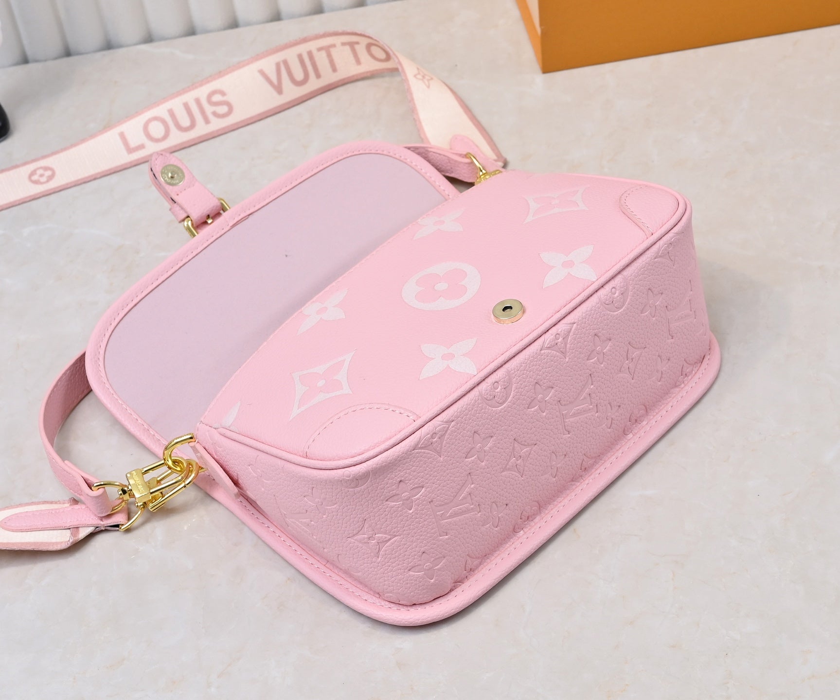 136PE42B Popular leather bag
