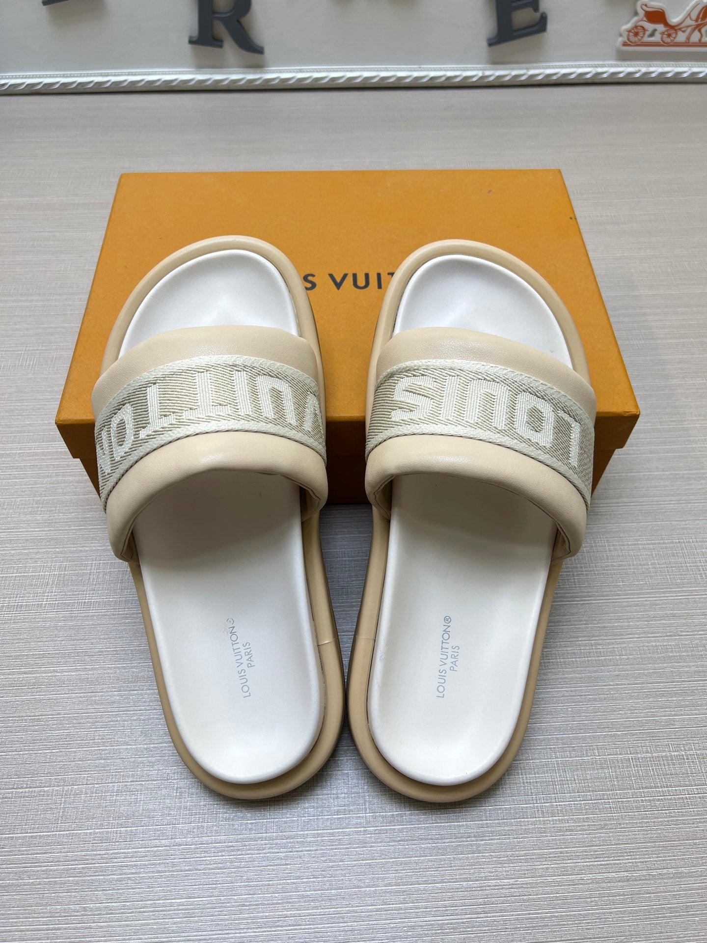 535ZE299Z Popular Slippers