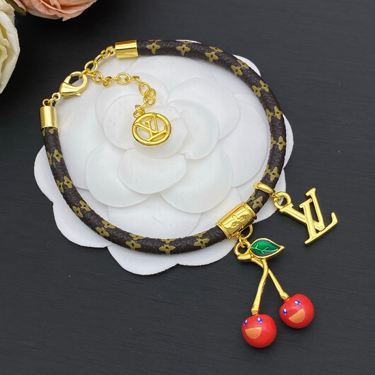 136NE82X Popular  Bracelets