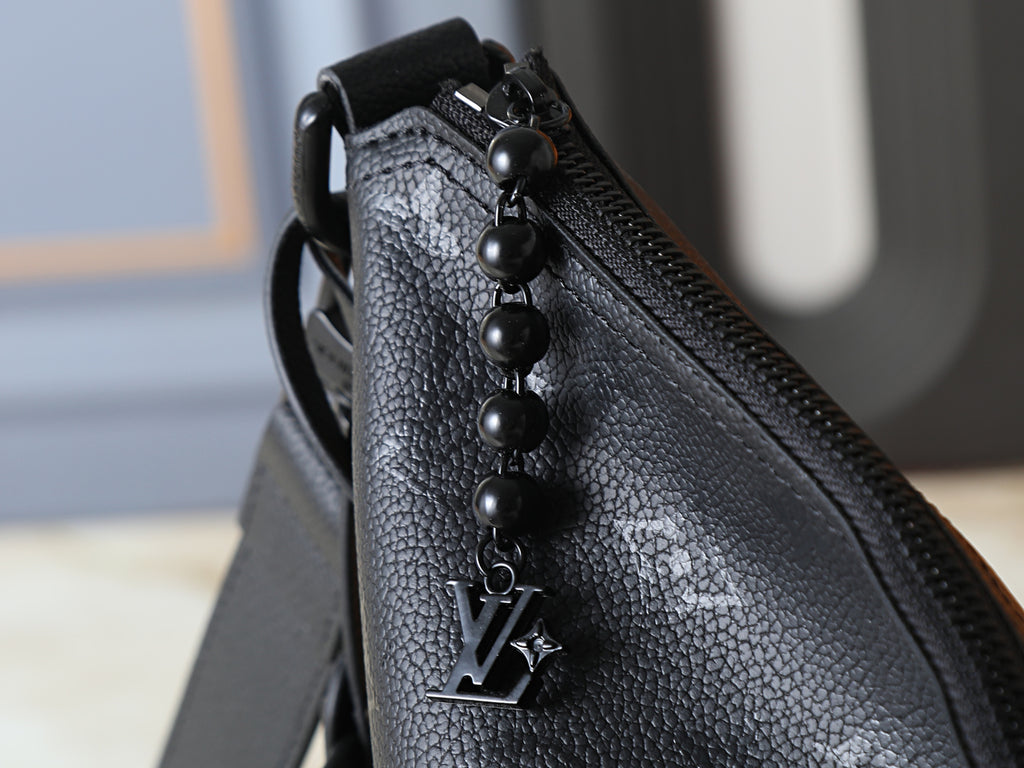 136PE24B Popular leather bag