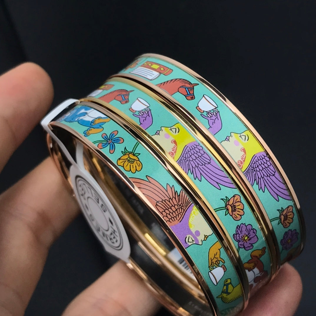55QH89K  Popular B Bracelets