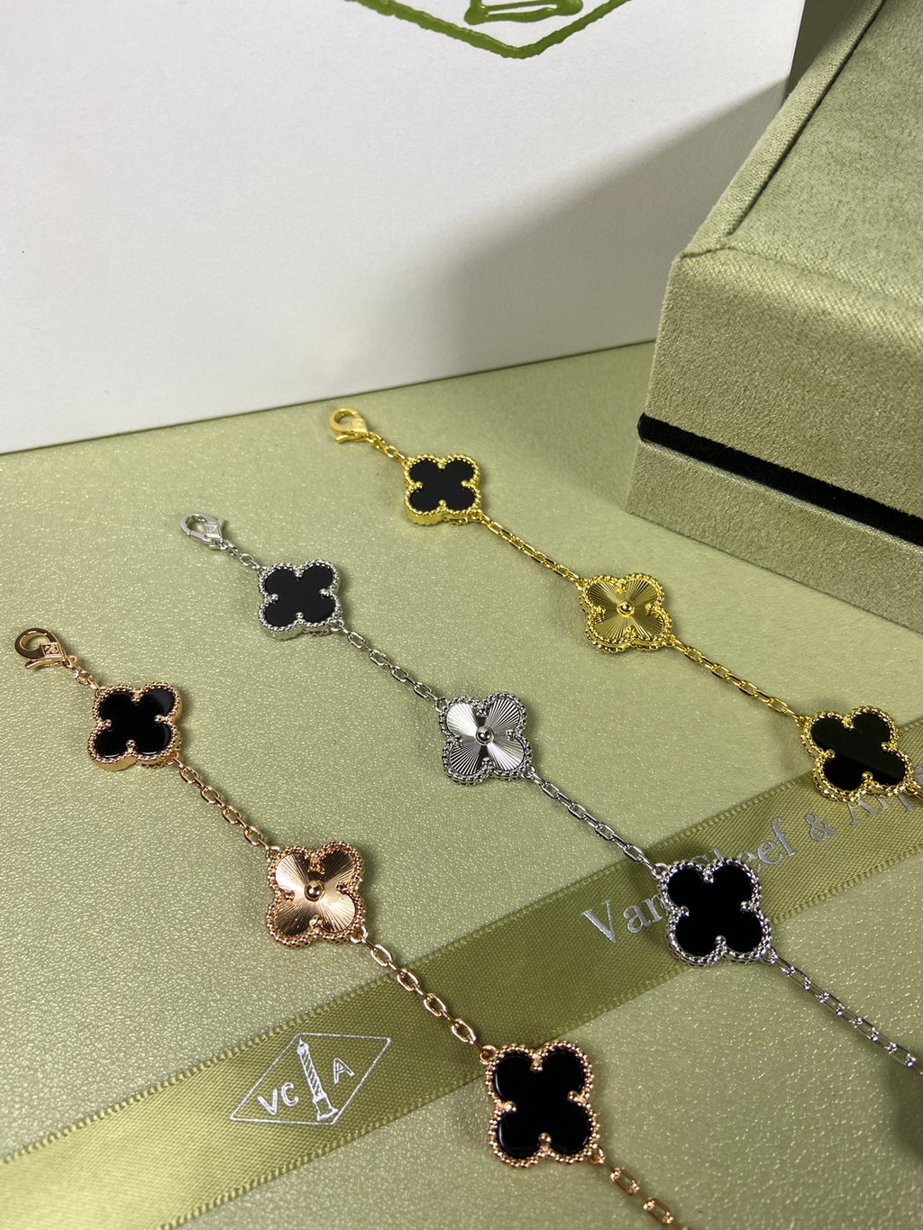 5XVA181K  Popular bracelets  5 flowers normal size1.5cm flower
