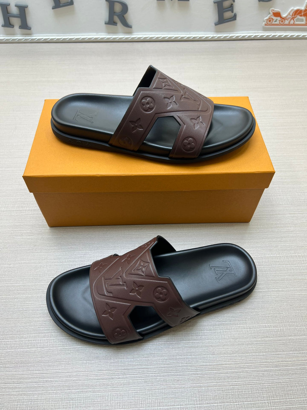 54E66Z Popular slippers