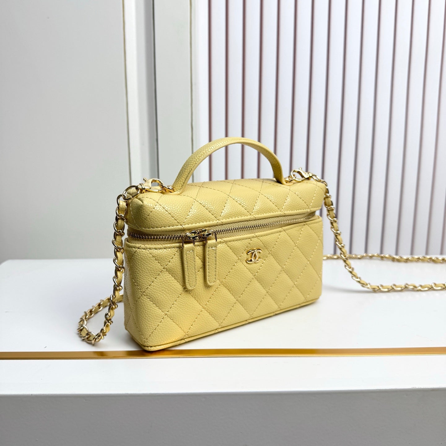 B1X66C19  Popular leather bag