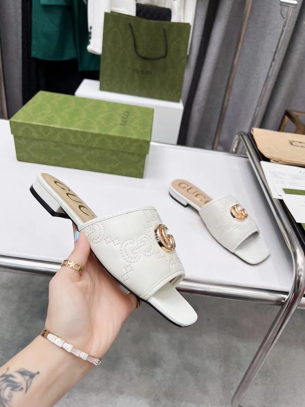 Z2X66B49 Popular high-quality leather slippers
