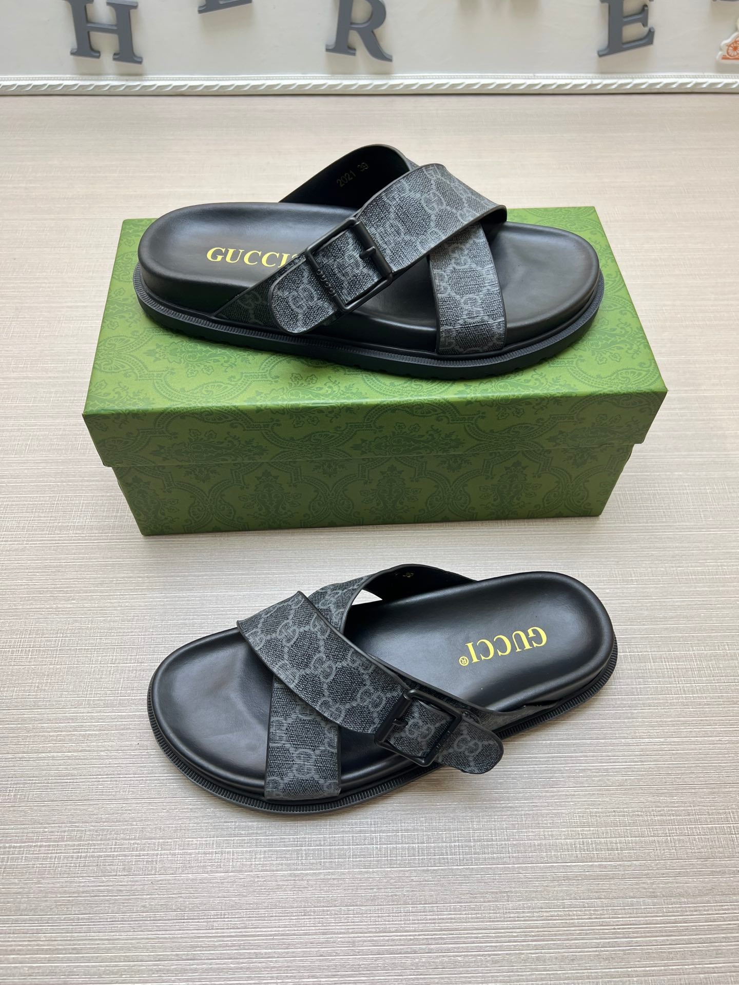 54B92Z Popular slippers