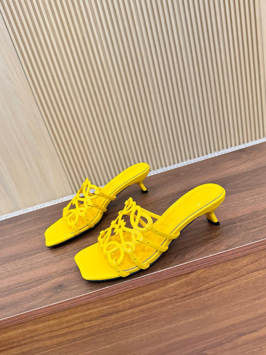 Z2X66A21 Popular high-quality leather Shoes