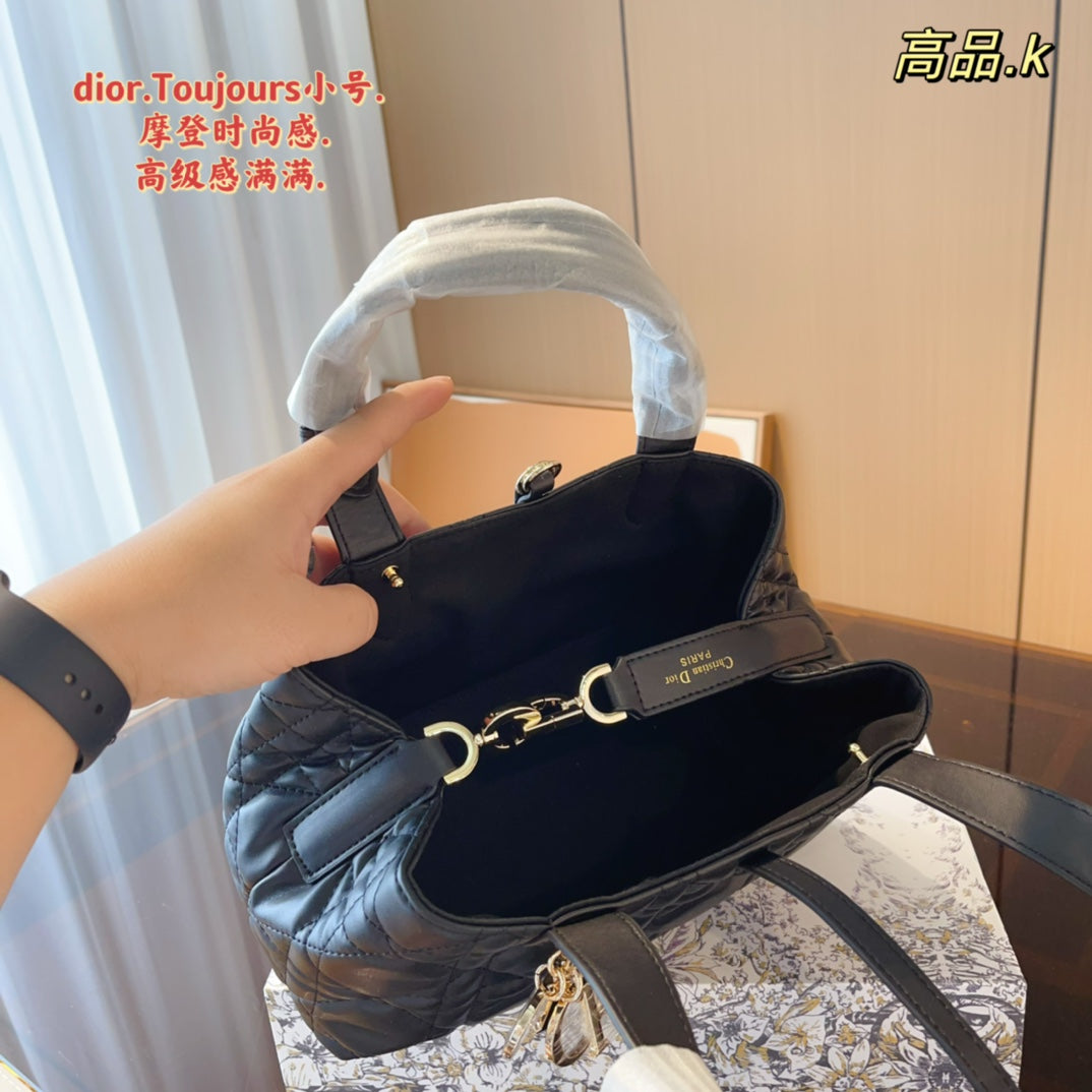 16XC107B Popular leather bag 