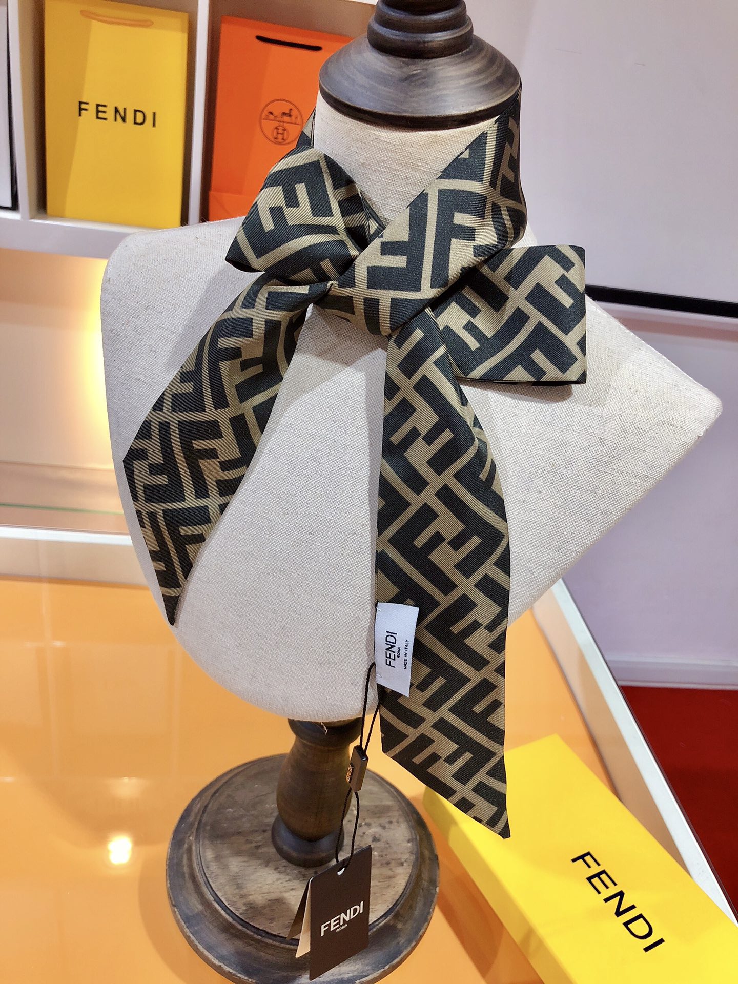 1ZF187WUE Popular Silk Scarve