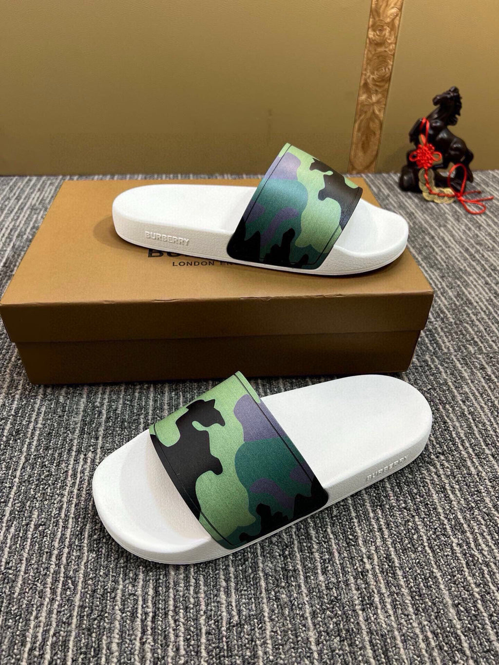 535ZR261Z Popular Slippers