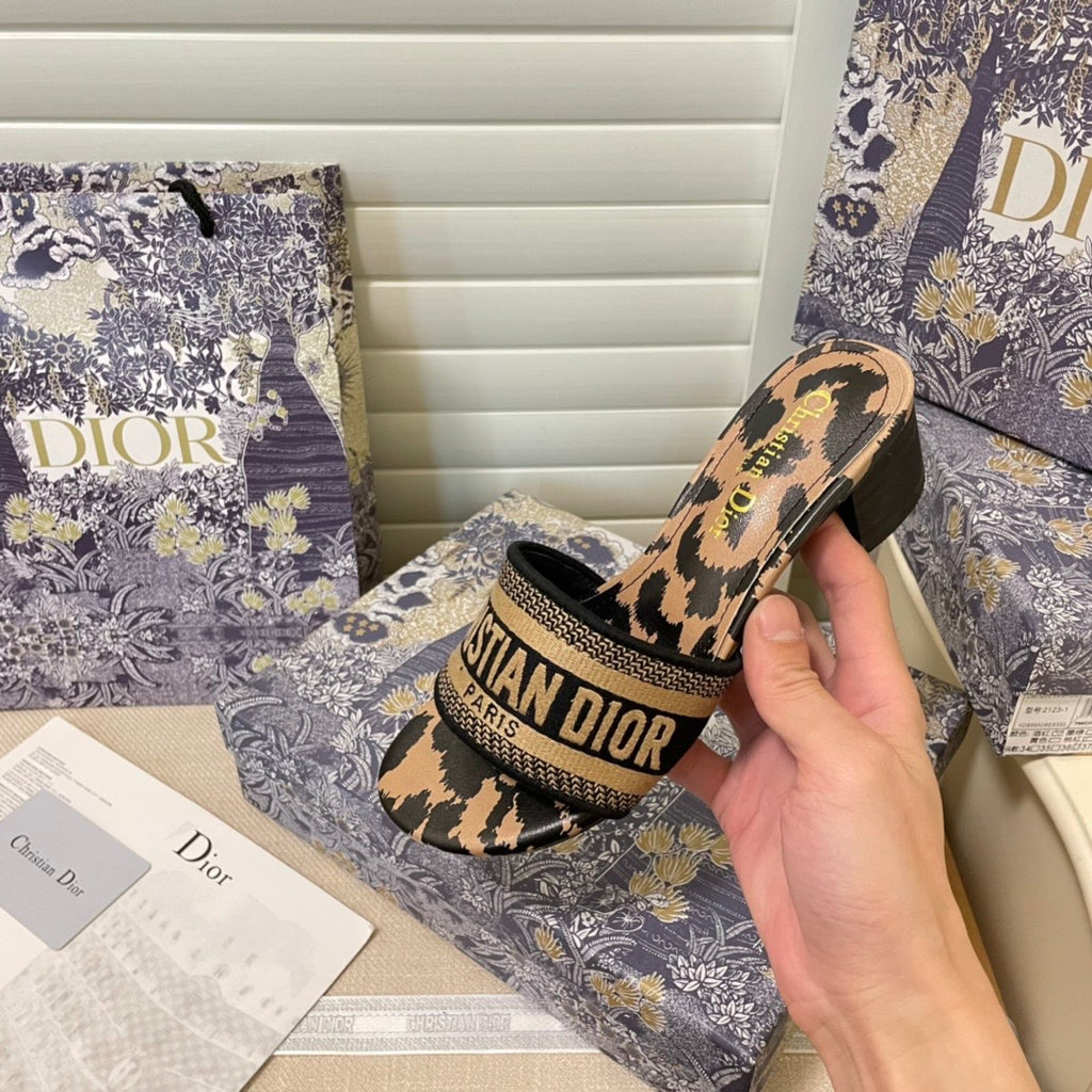 14D64Z Popular sandals