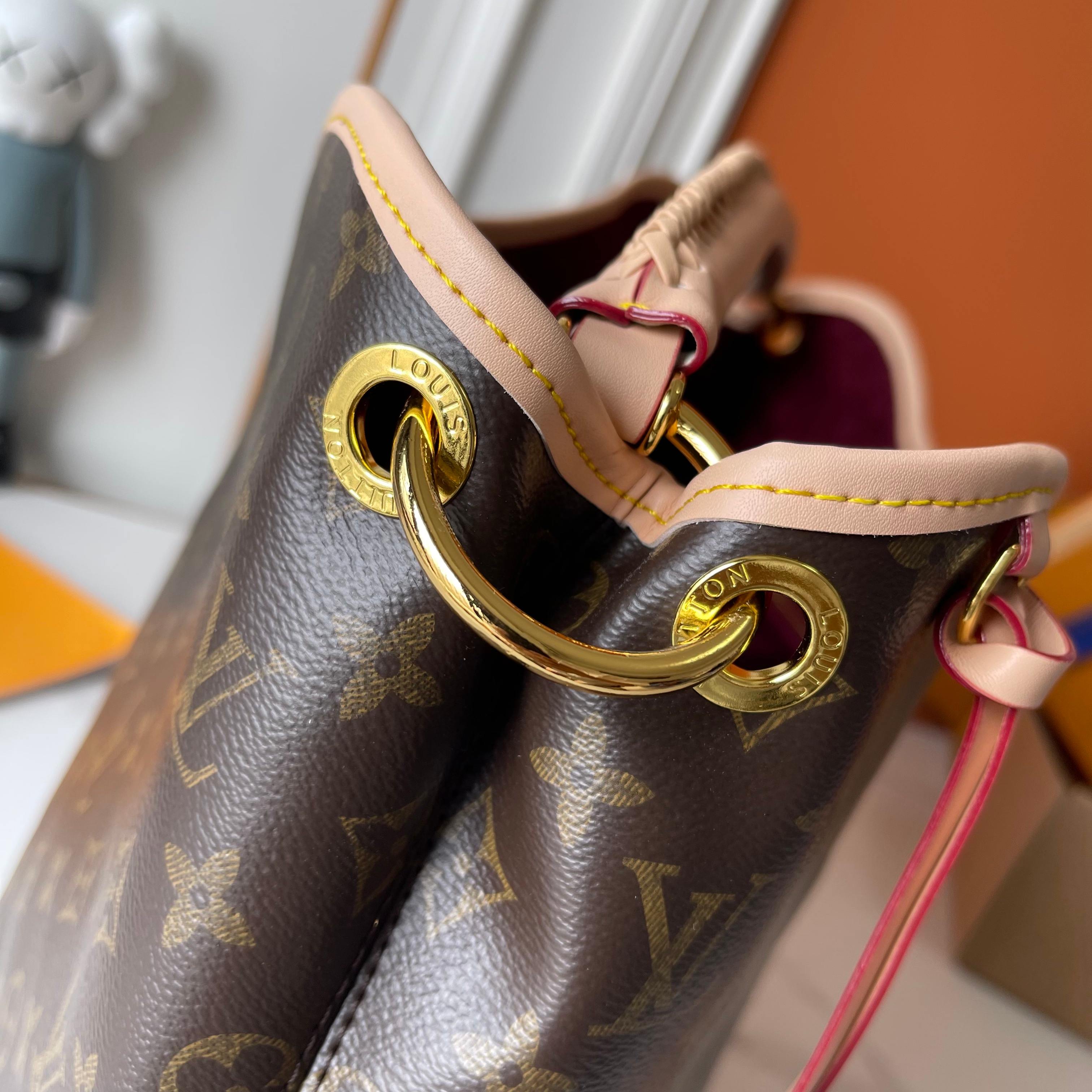 146PE68B Popular leather bag
