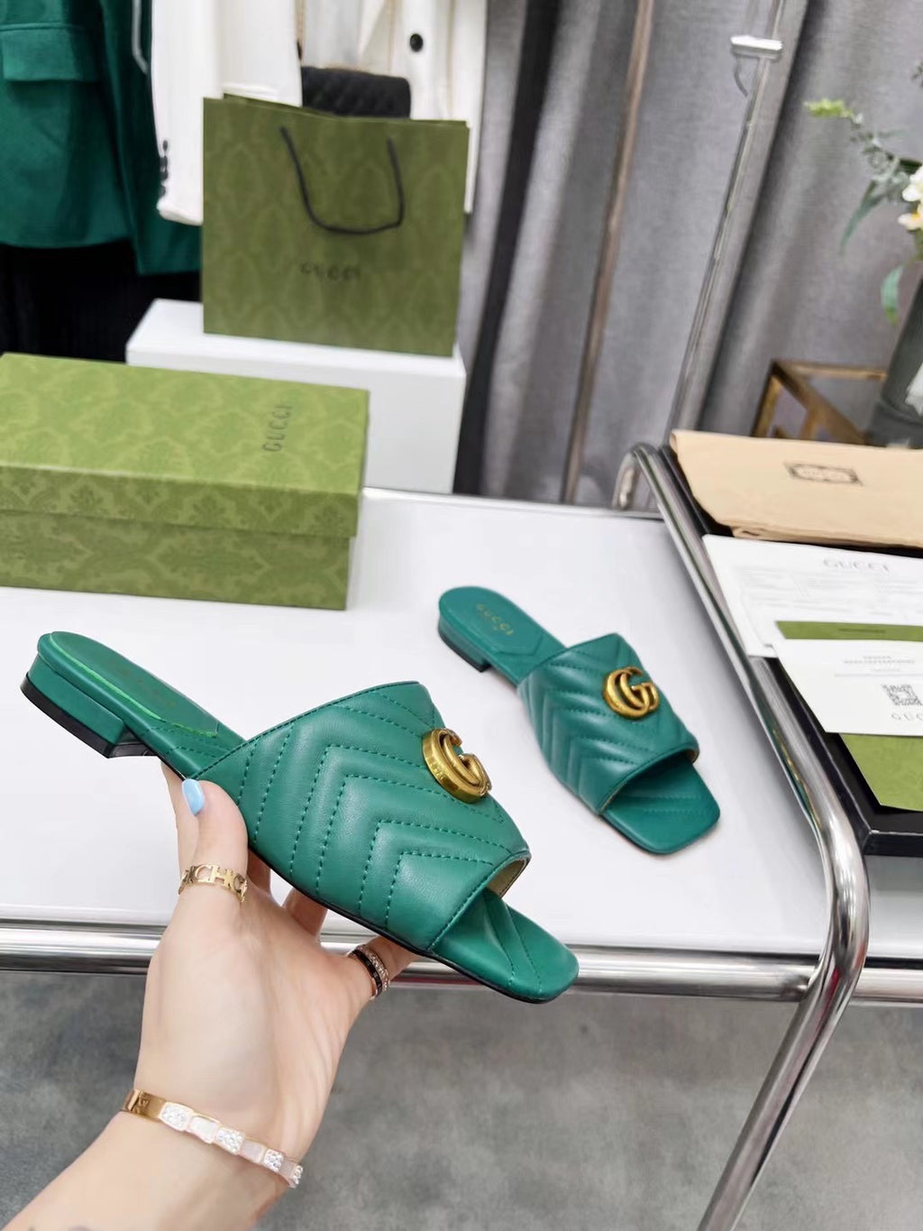 Z2X66B48 Popular high-quality leather slippers