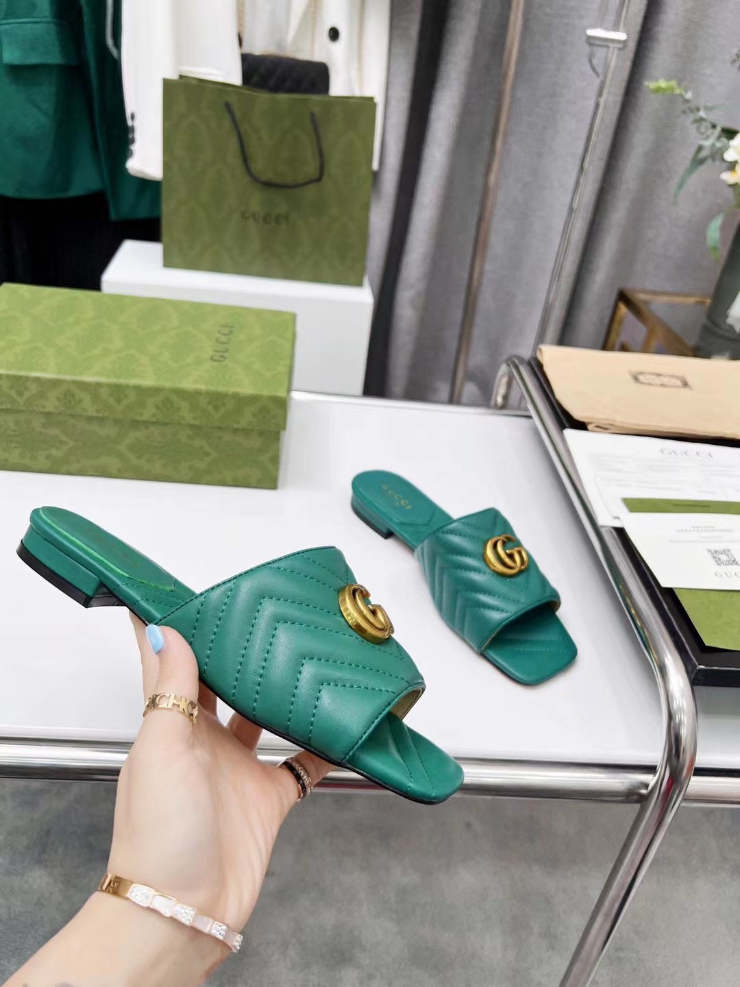 Z2X66B48 Popular high-quality leather slippers