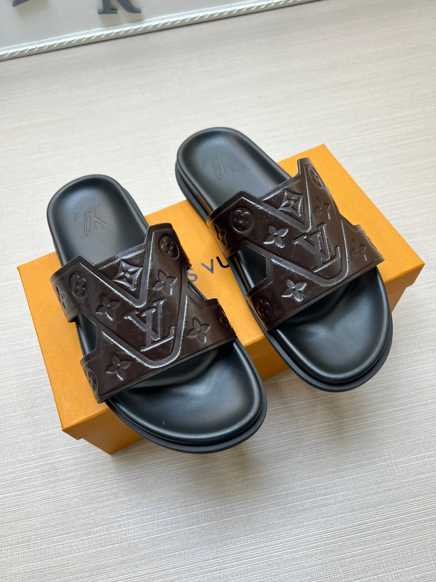 54E67Z Popular slippers
