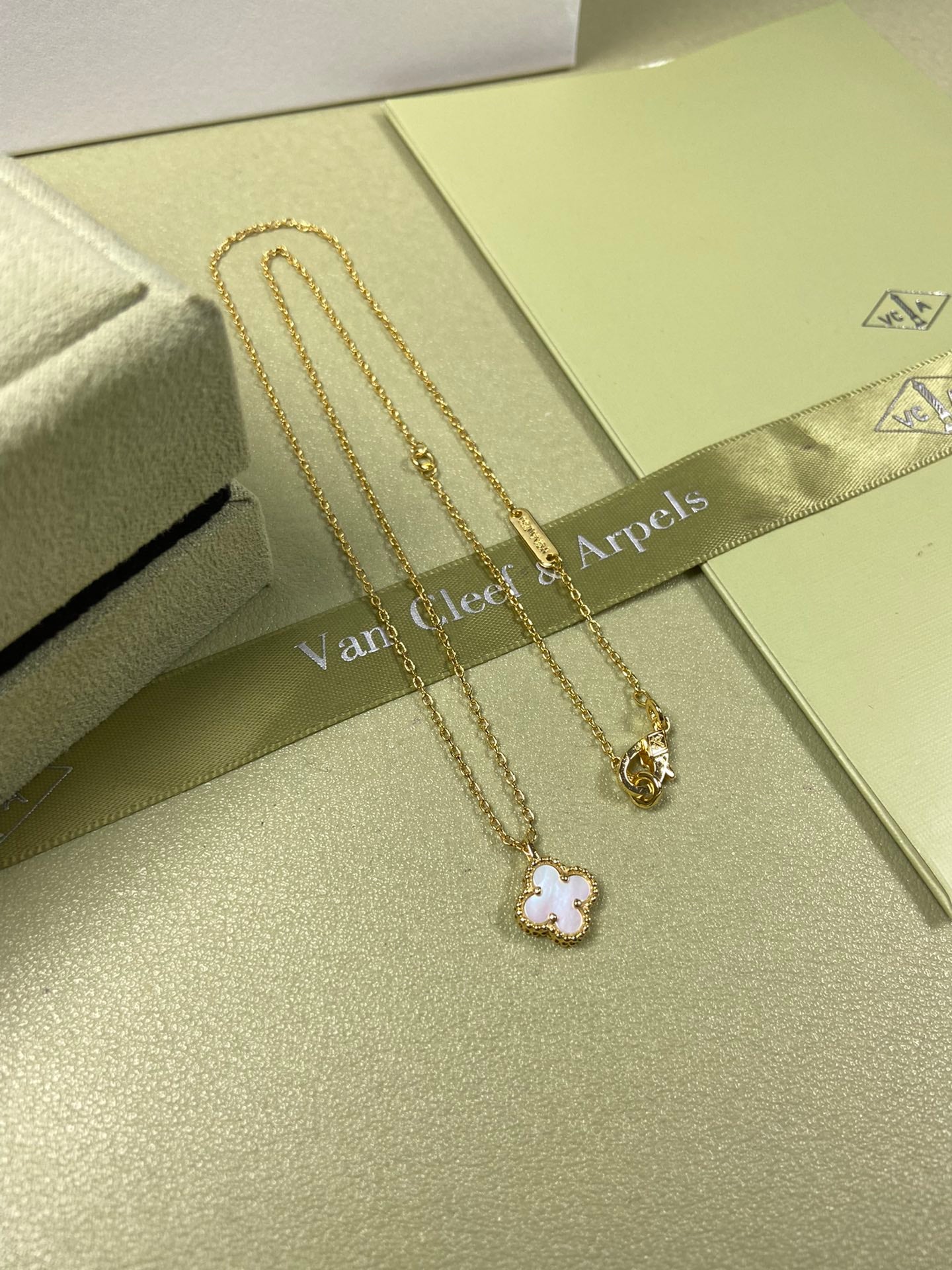 575RVA1K Popular  Necklaces