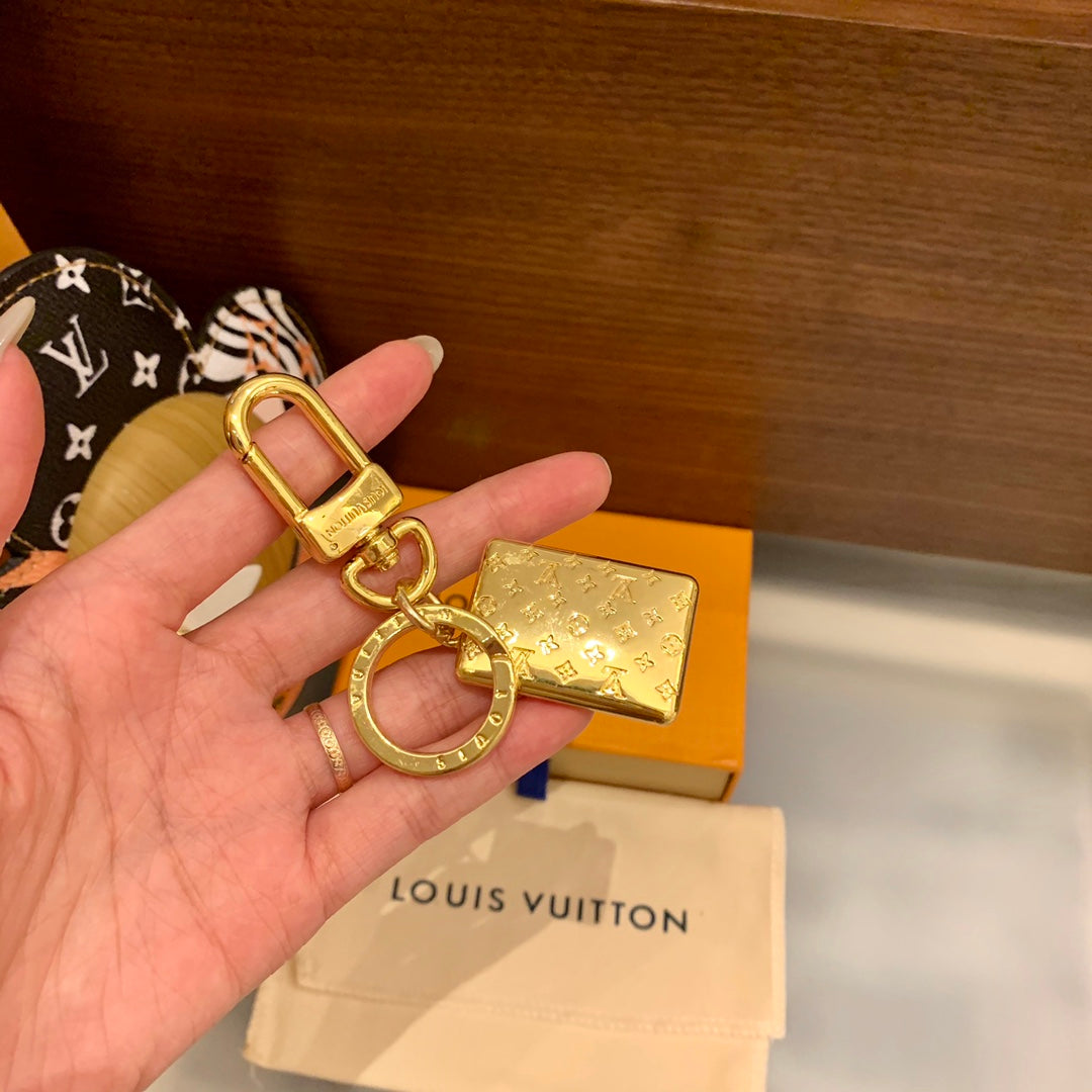 35QE18A Popular bag 's charms accessories