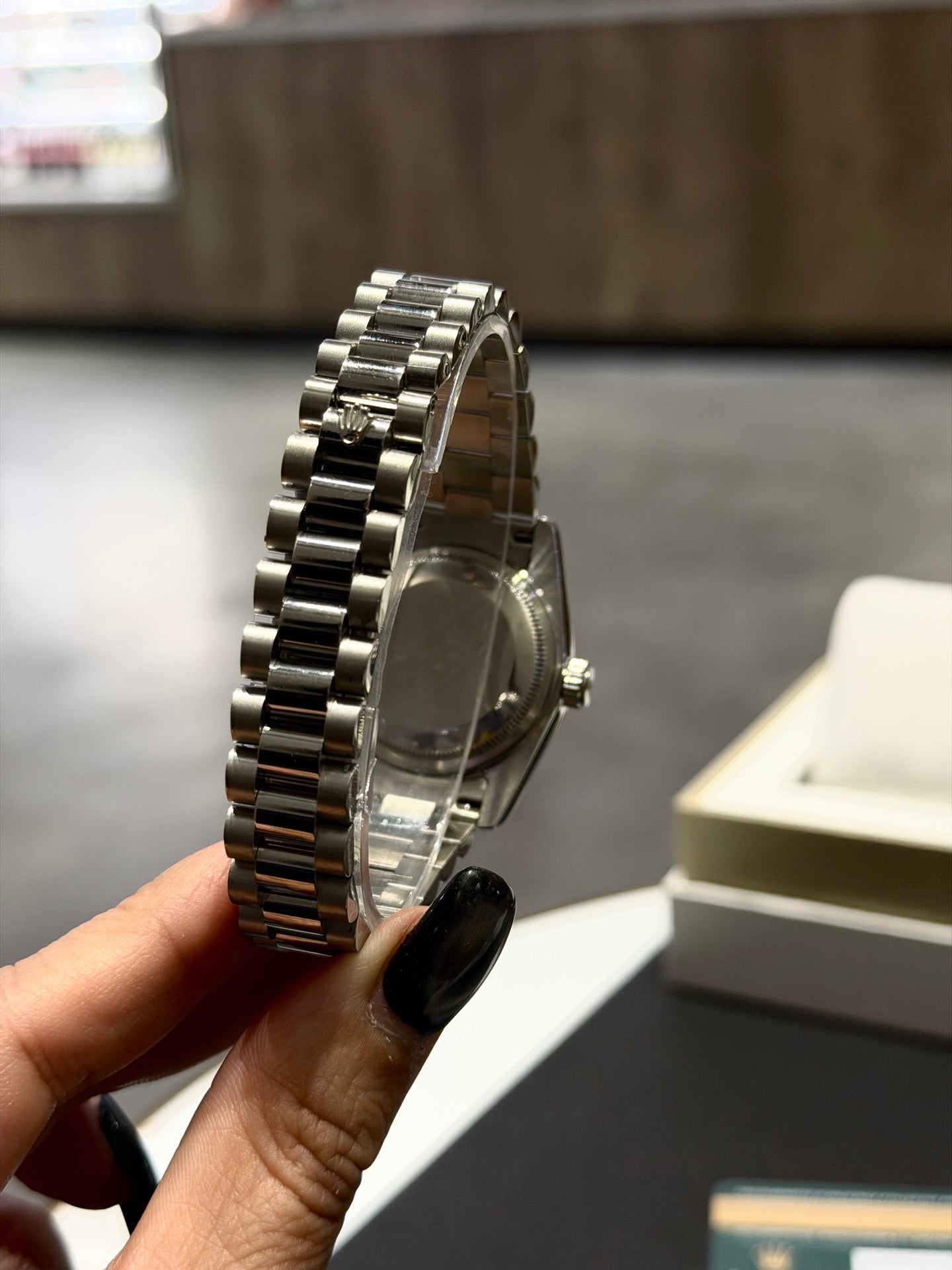 136RL24L Popular Watches