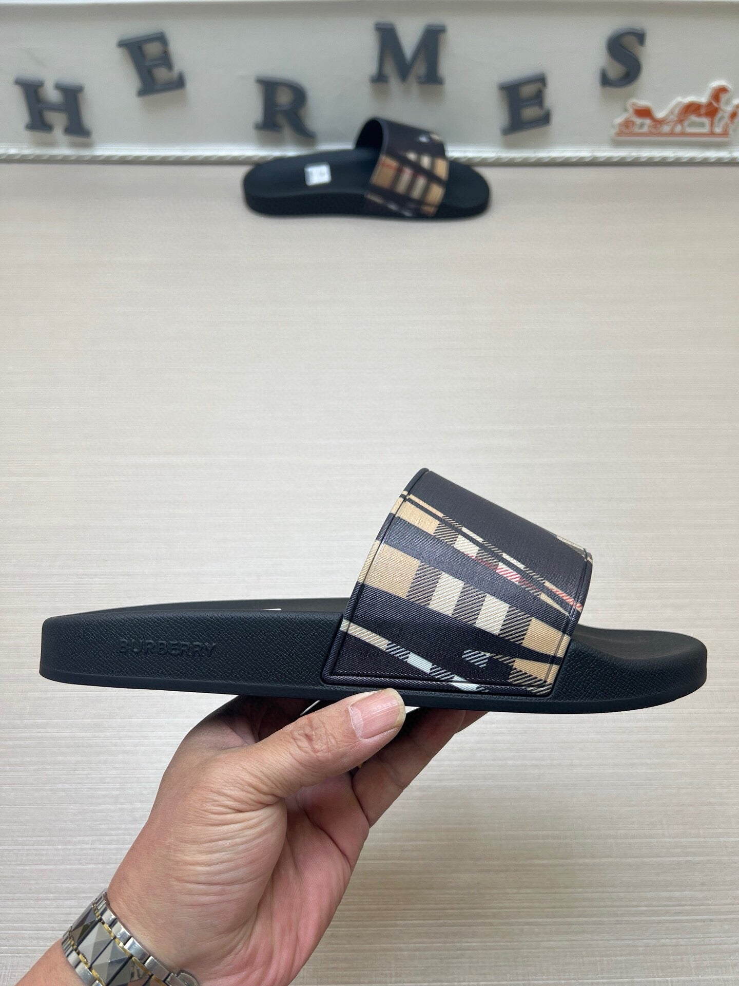 535ZR251Z Popular Slippers