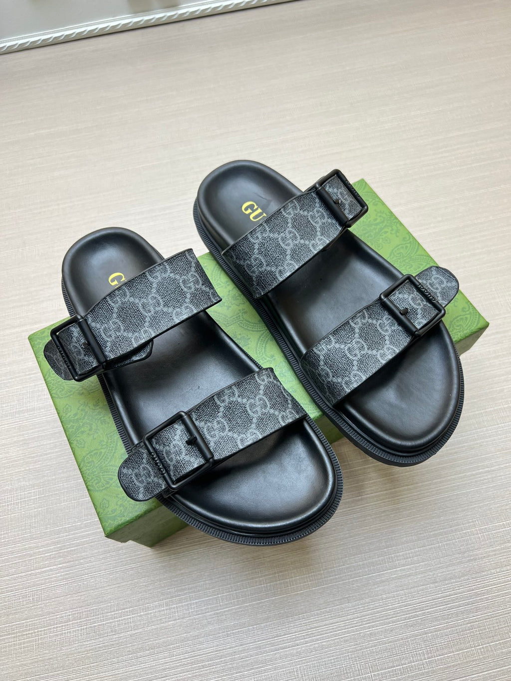 54B92Z Popular slippers