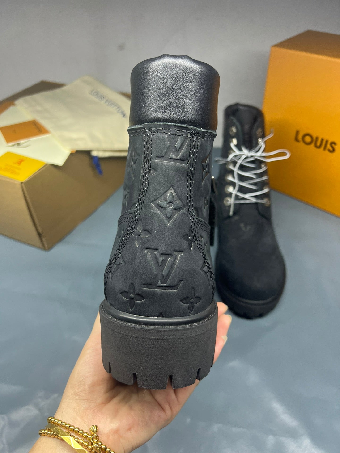 2105QE382Z Popular high-quality leather Boots