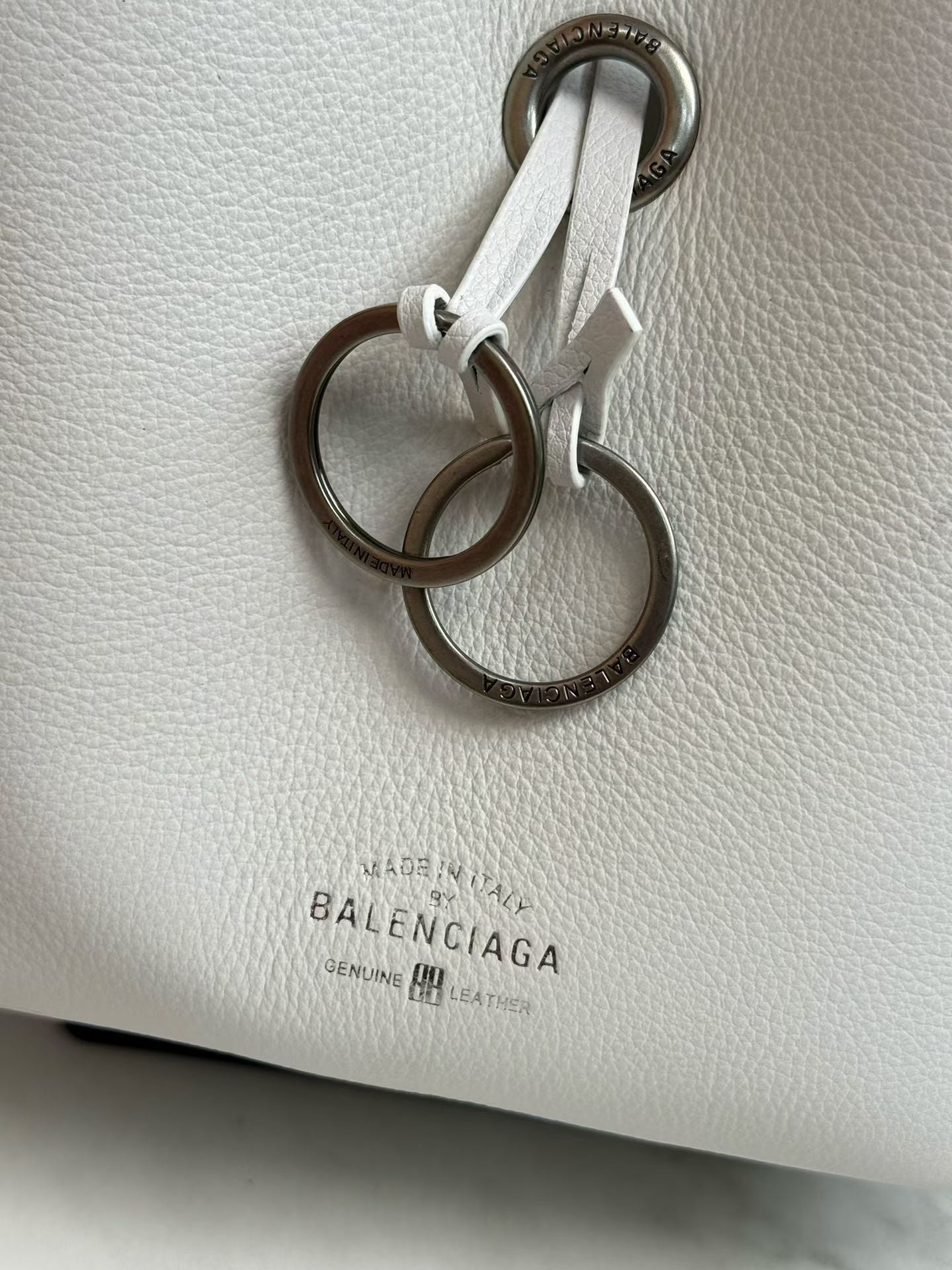B1P46J144 Popular leather bags