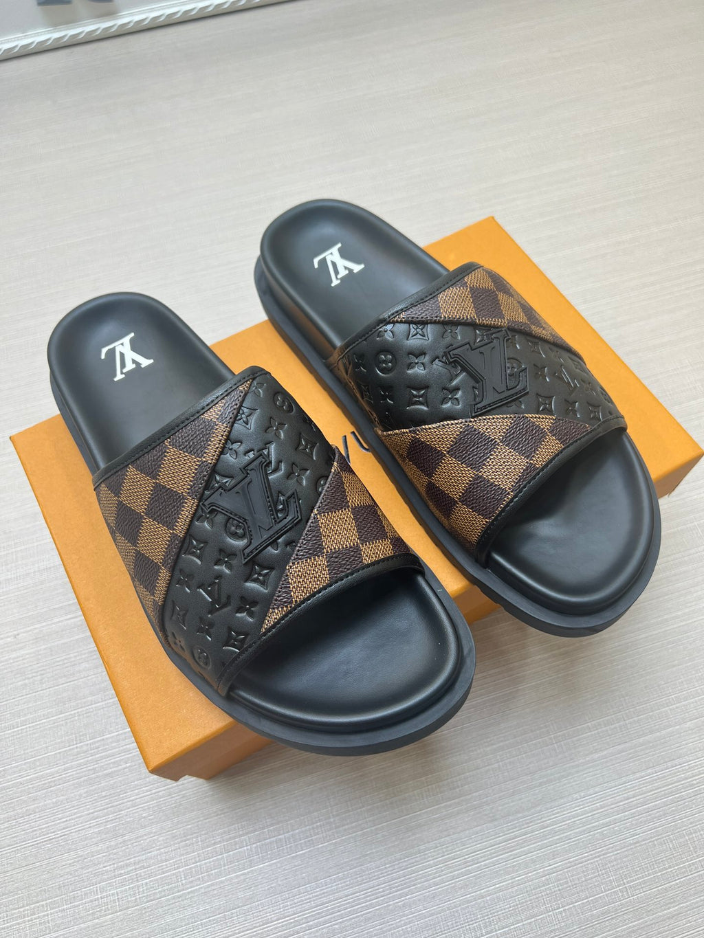 54E2Z Popular slippers